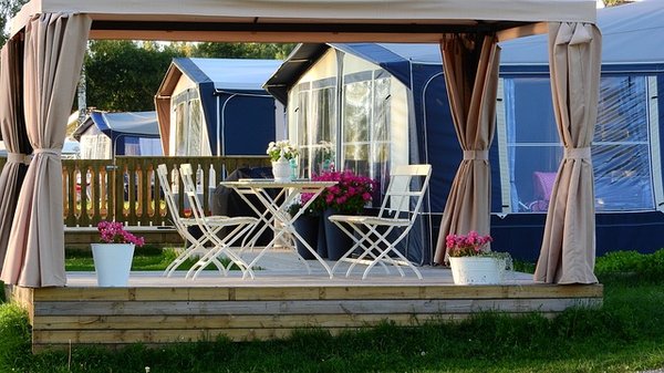 Toile d'ombrage : protégez votre espace avec style